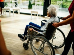 System opieki długoterminowej nie nadąża za demografią. Ile trzeba wydać, żeby uniknąć kryzysu?