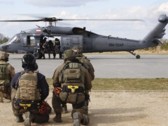 Kontrterroryści w centrum Warszawy. W akcji wykorzystano Black Hawk