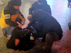 Oszuści zatrzymani. Spektakularna akcja policji przy Dworcu Centralnym