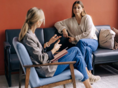 Jak wybrać psychoterapeutę? Na co zwrócić uwagę, żeby nie zmarnować czasu i pieniędzy