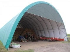 Rolnik musi rozbierać halę co pół roku. Absurd przepisów?