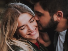 "Poznaliśmy inną parę. Byliśmy na kolacji, okazali się na poziomie. Potem poszliśmy do łóżka"