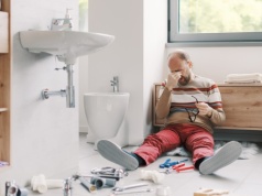 Filip ma 41 lat i nie umie wykonać prostych napraw. "Żona się wścieka, że nie ma ze mnie pożytku"