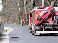 Beczka z podejrzaną substancją na drodze w Podgórzynie