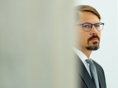 Tusk w tej sprawie siedzi cicho, a tymczasem tylnymi drzwiami wprowadzają Ukrainę do Unii