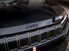 Nowa wersja specjalna Jeepa Avengera. Black Edition jest produkowany w Tychach