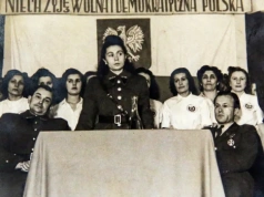 „Stygmat”: Wolińska i Brus w biografii, która wymyka się prostym osądom