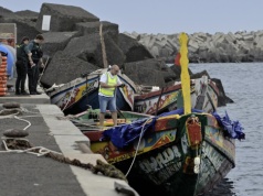 169 migrantów dotarło łodzią typu cayuco do portu na El Hierro