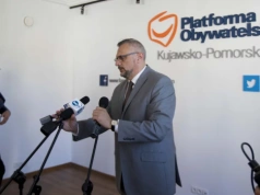 Leczył syna bez kolejki? Senator KO odpowiada na zarzuty