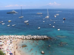 Władze włoskiej wyspy walczą z nagabywaniem turystów. Kary są surowe