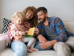 200 000 Plus za urodzenie dziecka od 1 stycznia 2027 r. 800+ i trzynastka do likwidacji?