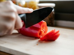 Nóż kuchenny tylko dla pełnoletnich? Kontrowersyjna decyzja Action i stanowisko UOKiK