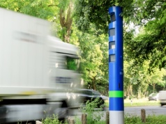 Tajemnicze niebieskie radary. Nie mierzą prędkości, ale mandat i tak grozi