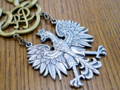 Sieradz: nauczyciel miał oferować niepełnoletniemu narkotyki w zamian za intymne spotkania. Grozi mu do 20 lat więzienia