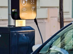 PRAGA przygotowuje się na montaż punktów ładowania w latarniach miejskich. Przygotowuje infrastrukturę i lampy