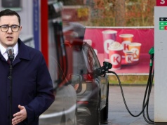 Ceny ropy spadają. Czy rozejm USA i Iranu skróci program CPN? Mamy odpowiedź rządu