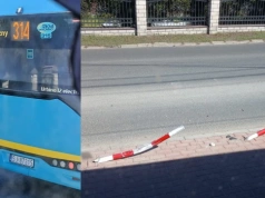 Autobus PKM Jaworzno staranował barierkę na chodniku