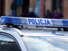 Uciekał przed więzieniem, mieszkał w samochodzie. Policja znalazła go... na polu