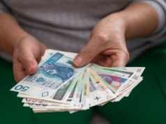 2300 zł dla każdego Polaka, ale zlikwidują te świadczenia. Sejm podjął decyzję ws. projektu