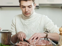 Czy azotyn sodu zwiększa ryzyko chorób? Popularny konserwant pod lupą