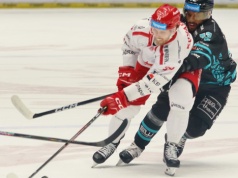 “Stalownicy” bez gola w Karlowych Warach. Seria półfinałowa wraca pod Jaworowy