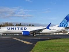 United Airlines podnosi opłaty za bagaż