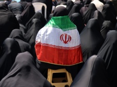 Ropa już nie tanieje, cieśnina Ormuz nadal zablokowana