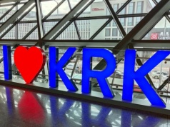 Leciał się oświadczyć, powiedział o granatach. Interwencja na lotnisku w Krakowie