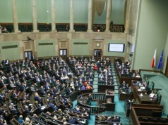 Ślubowanie sędziów TK w Sejmie. Prezydencki minister ostro o zaproszeniu