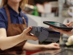 Przez 2 miesiące zbierała paragony po klientach. Kasjerka wyciągnęła z kasy majątek