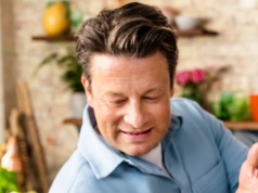 Jamie Oliver we współpracy ze znanym cateringiem. 35 nowych dań