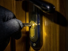 Włamywaczom wystarczy 30 sekund. Stara metoda złodziei jest bardzo skuteczna