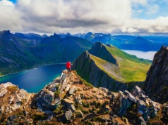 Lato za kołem podbiegunowym 😍 Bilety do Tromso od 175 PLN ✈️ Zobacz dzień polarny na własne oczy ☀️