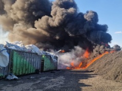 Pożar w zakładzie utylizacji opon w Rożentalu 