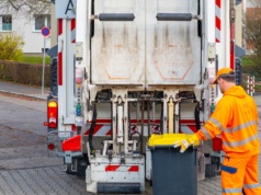 Ulga na śmieci dla seniorów. Kto może płacić mniej i jak złożyć wniosek?