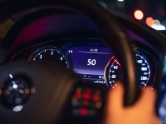 Miasta zwalniają kierowców. Nowe ograniczenia prędkości już wchodzą w życie