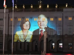 Wyjątkowy hołd dla Marii i Lecha Kaczyńskich w 16. rocznicę tragedii smoleńskiej. ZOBACZ ZDJĘCIA
