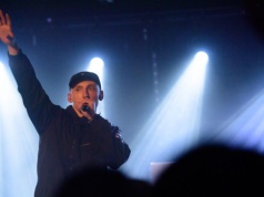 Zeus w „Scenografii”. Hip-hopowiec porwał tłumy w łódzkim klubie