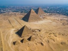 Odkryli tajemnicze wnęki w jednej z piramid w Gizie. Kryły się pod fasadą