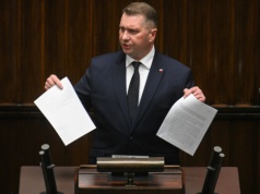 960 mln zł dla NFZ. PiS złożył w Sejmie projekt ustawy