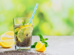 Napój, który działa! Woda z chia na odchudzanie i zmarszczki! Sprawdź przepis