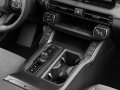 Ten SUV Toyoty sprzedaje się jak szalony. Polacy masowo wybierają tę wersję