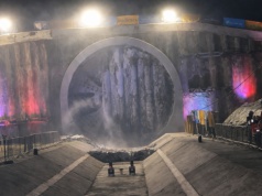 Przebicie w sercu góry! Tarcza „Jadwiga” kończy najdłuższy tunel kolejowy w Polsce