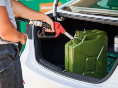 Niemcy biją na alarm. Kierowcy robią zapasy paliwa, a przepisy są bezlitosne