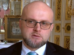 Ostatni bastion socjalizmu. Rozmowa z KRZYSZTOFEM ŁANDĄ