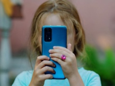 Rodzice mówią "dość" smartfonom w szkołach. Powinniśmy wziąć przykład z Holandii