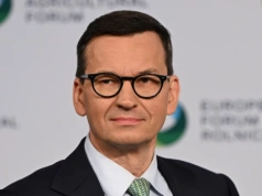 PiS grozi byłemu premierowi konsekwencjami. Morawiecki: Nie wycofam się