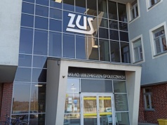 Świadczenie honorowe 2026: ZUS wypłaca fortunę stulatkom. Jak otrzymać niemal 7000 zł miesięcznie?