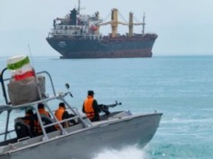 Cieśnina Ormuz pozostanie zamknięta. Iran grozi atakami na statki