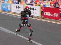 Roboty pobiegły obok ludzi w półmaratonie. Rekord świata pobity